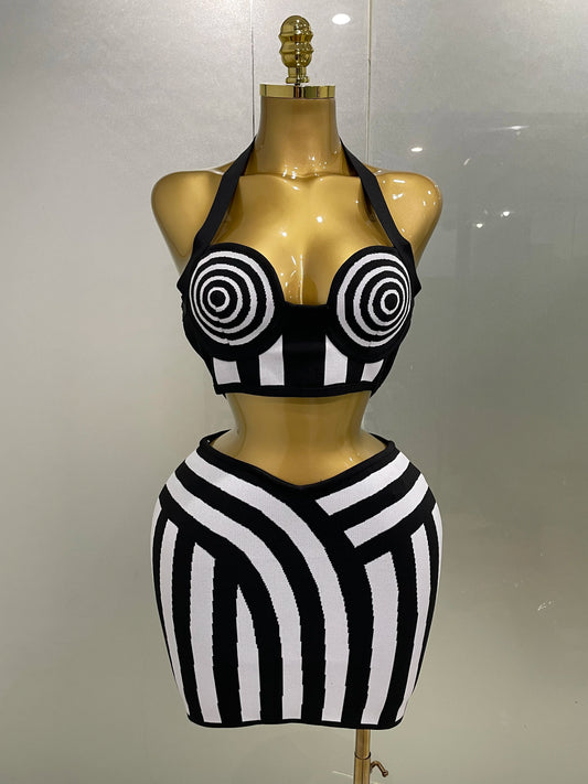 Optical Illusion Halter Bandage 2-Piece Set featuring striking black and white patterns, perfect for making an impression.