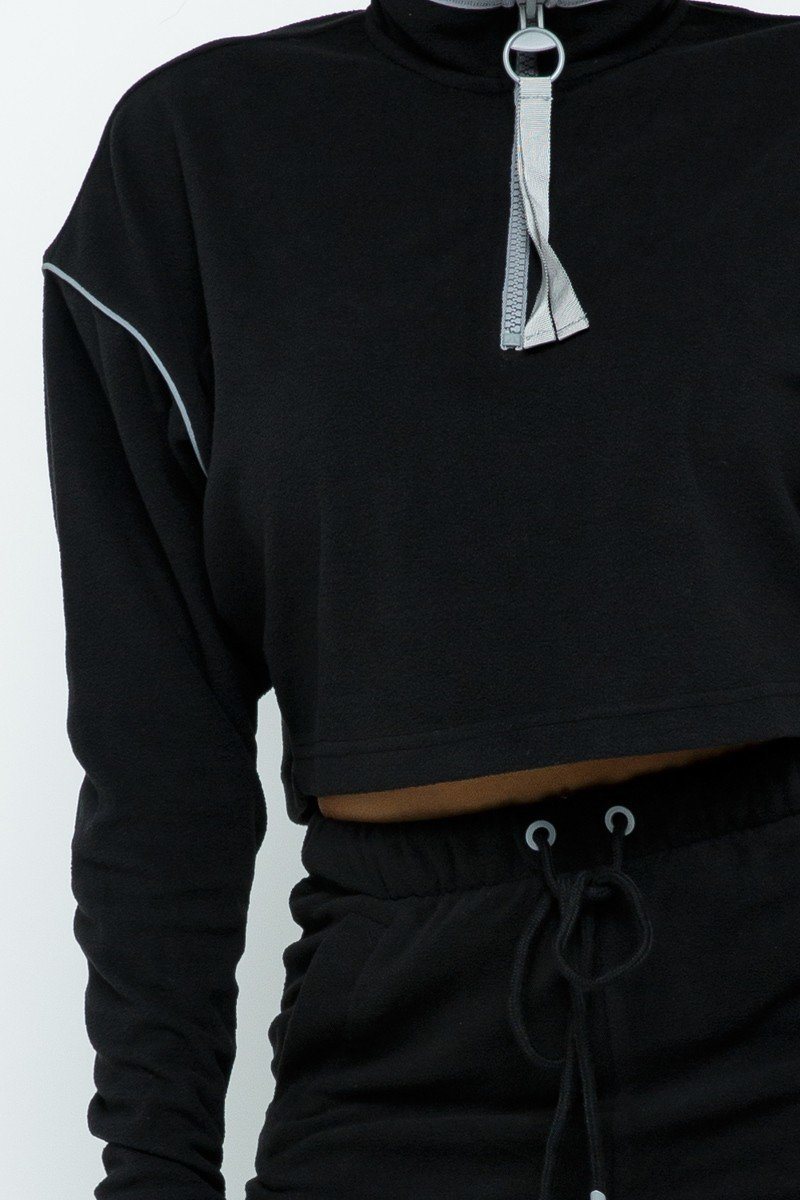 Sporty crop top and shorts set featuring a stylish crop top with zipper details.