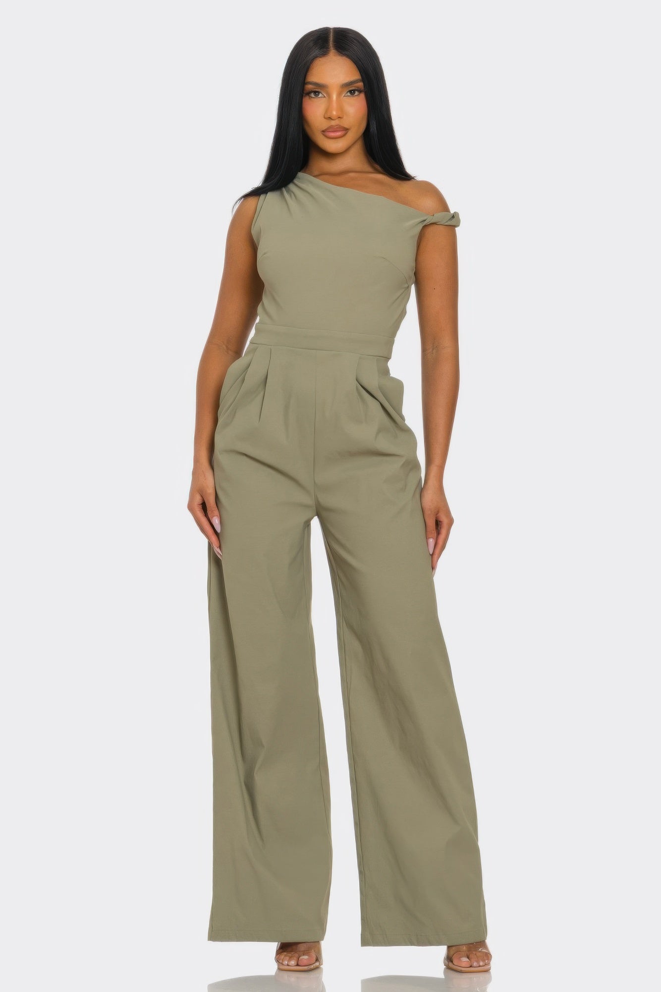 Chic one-shoulder jumpsuit in olive green with tailored silhouette and wide-leg trousers.