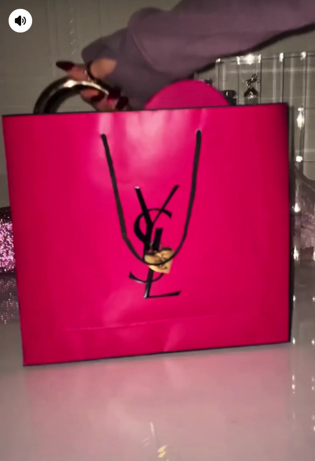 Alt Tag: Heart Shaped Assorted Perfume Box Set in pink gift bag, luxury-inspired mini fragrances ideal for gifting, travel, and scent sampling