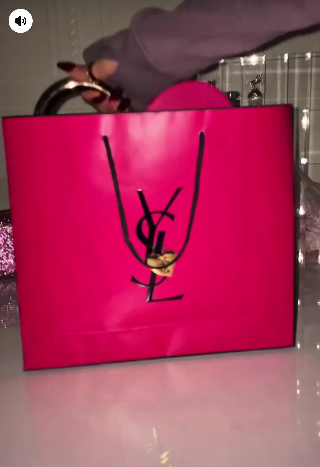 Alt Tag: Heart Shaped Assorted Perfume Box Set in pink gift bag, luxury-inspired mini fragrances ideal for gifting, travel, and scent sampling