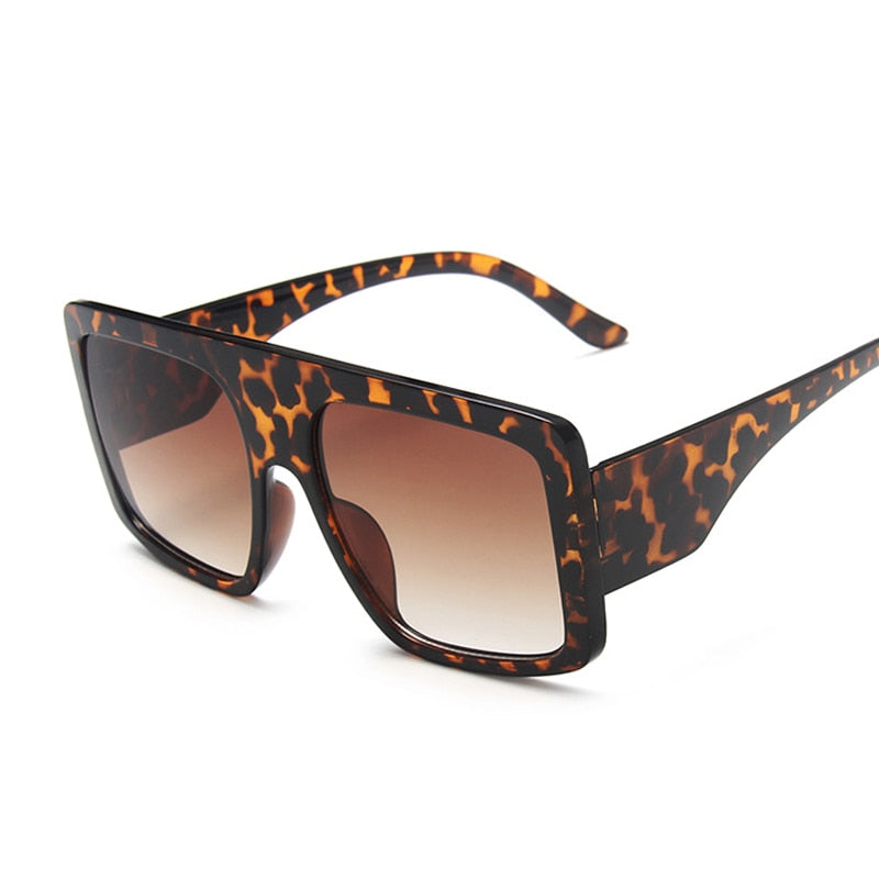 Fashion sunglasses with UV protection featuring a stylish tortoiseshell frame and gradient lenses.